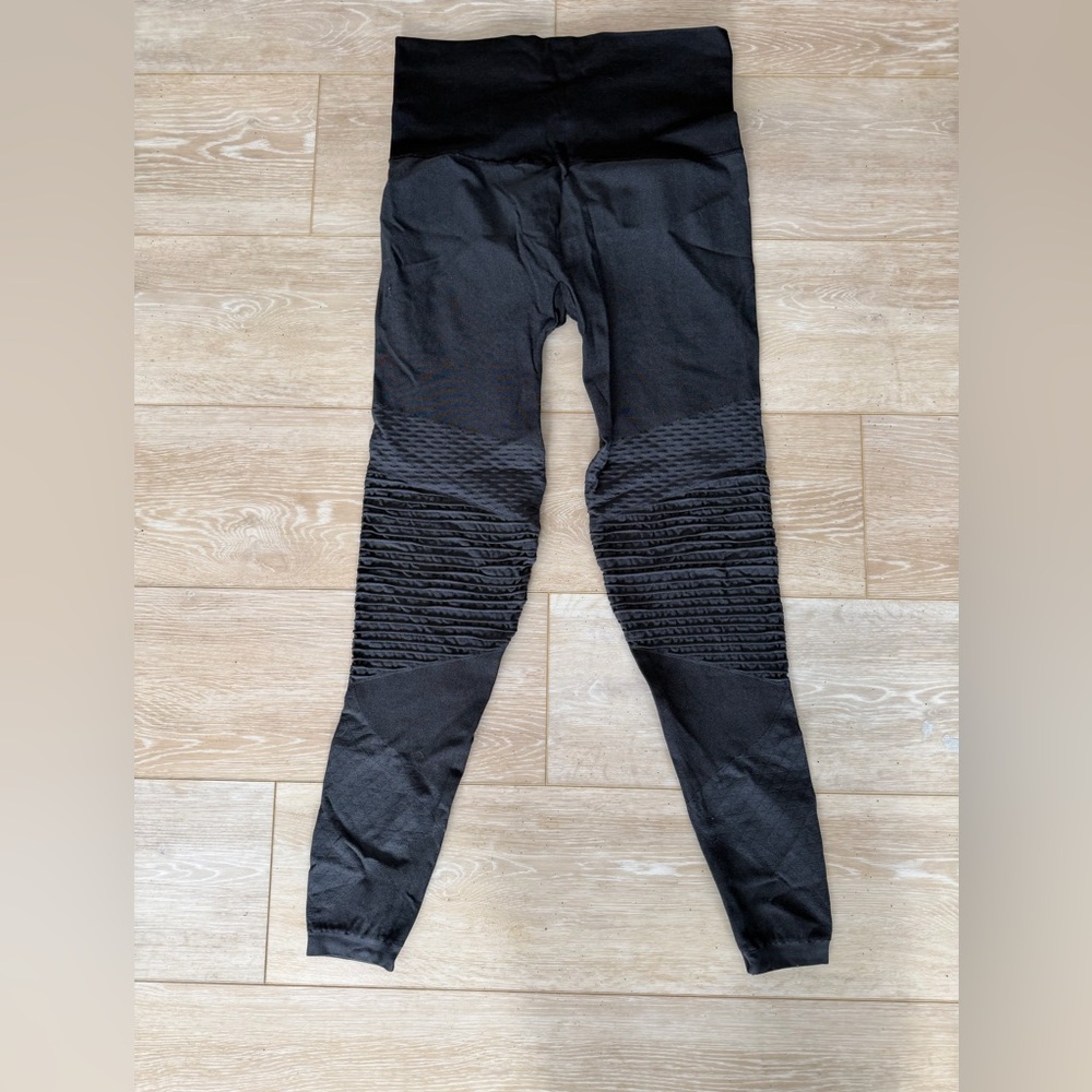 Spanx Grey Moto Textured Leggings - Picture 5 of 6